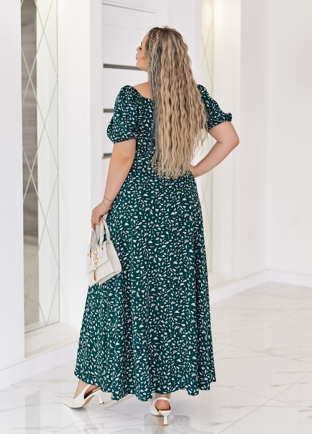 Зеленое повседневный, кэжуал платье с короткими рукавами макси длины с короткими рукавами клеш, колокол, а-силуэт No Brand с абстрактным узором