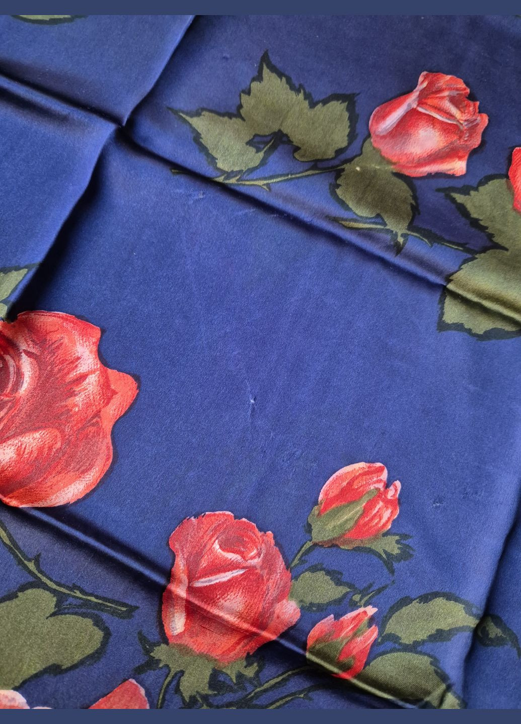 Хусточка жіноча шаль у червоні квіти 68х68 см No Brand (329735037)