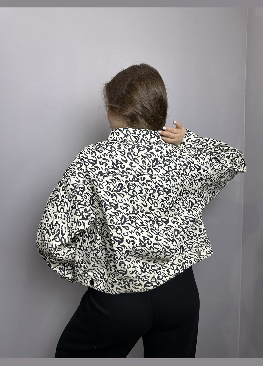 Комбинированная демисезонная женская куртка молочная джинсовая короткая mkkc9029-1 Modna KAZKA