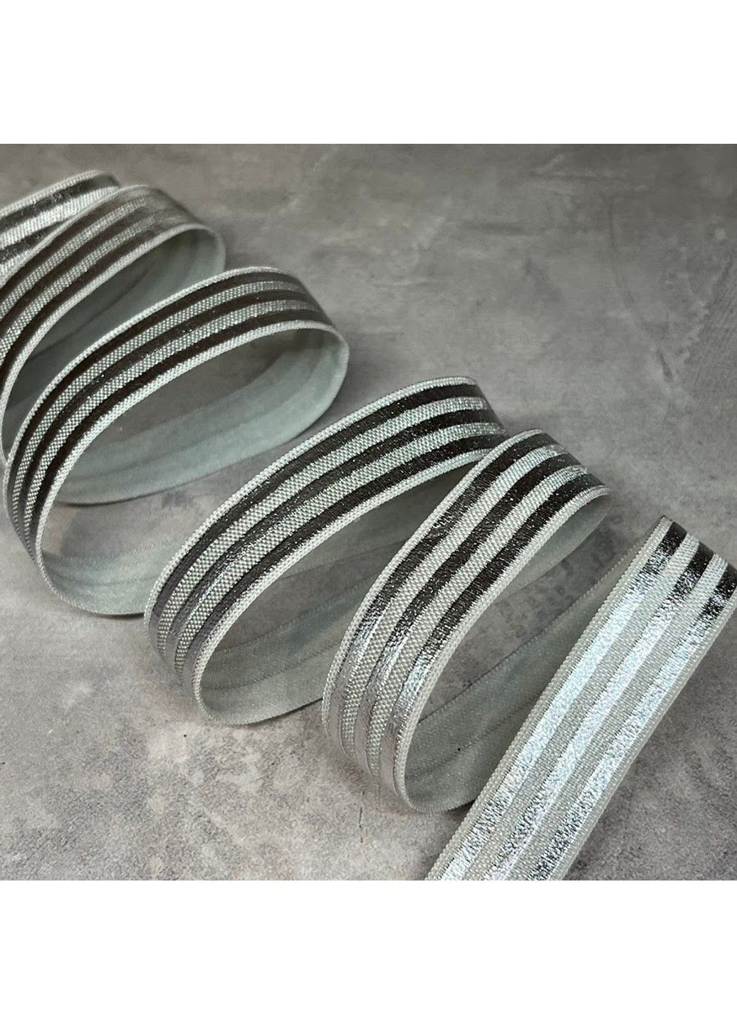 Стрейч-бейка (резинка) - полоска-фольга, ширина 1,5 см, цвет серебро, арт 014373, отрезок 1 метр No Brand (318441245)