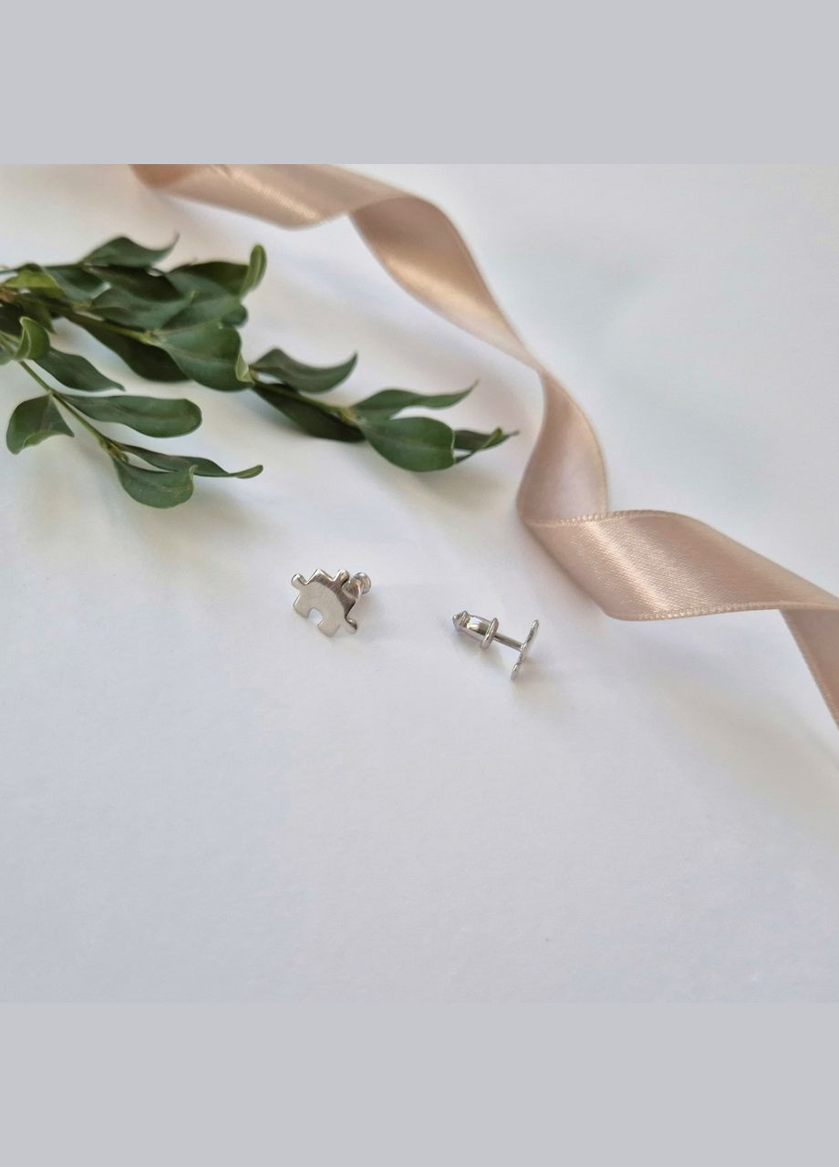 Серебряные серьги гвоздики на фиксаторах Пазл без камней серебро 925 пробы Родированное 580пус 1.12г No Brand (329900840)