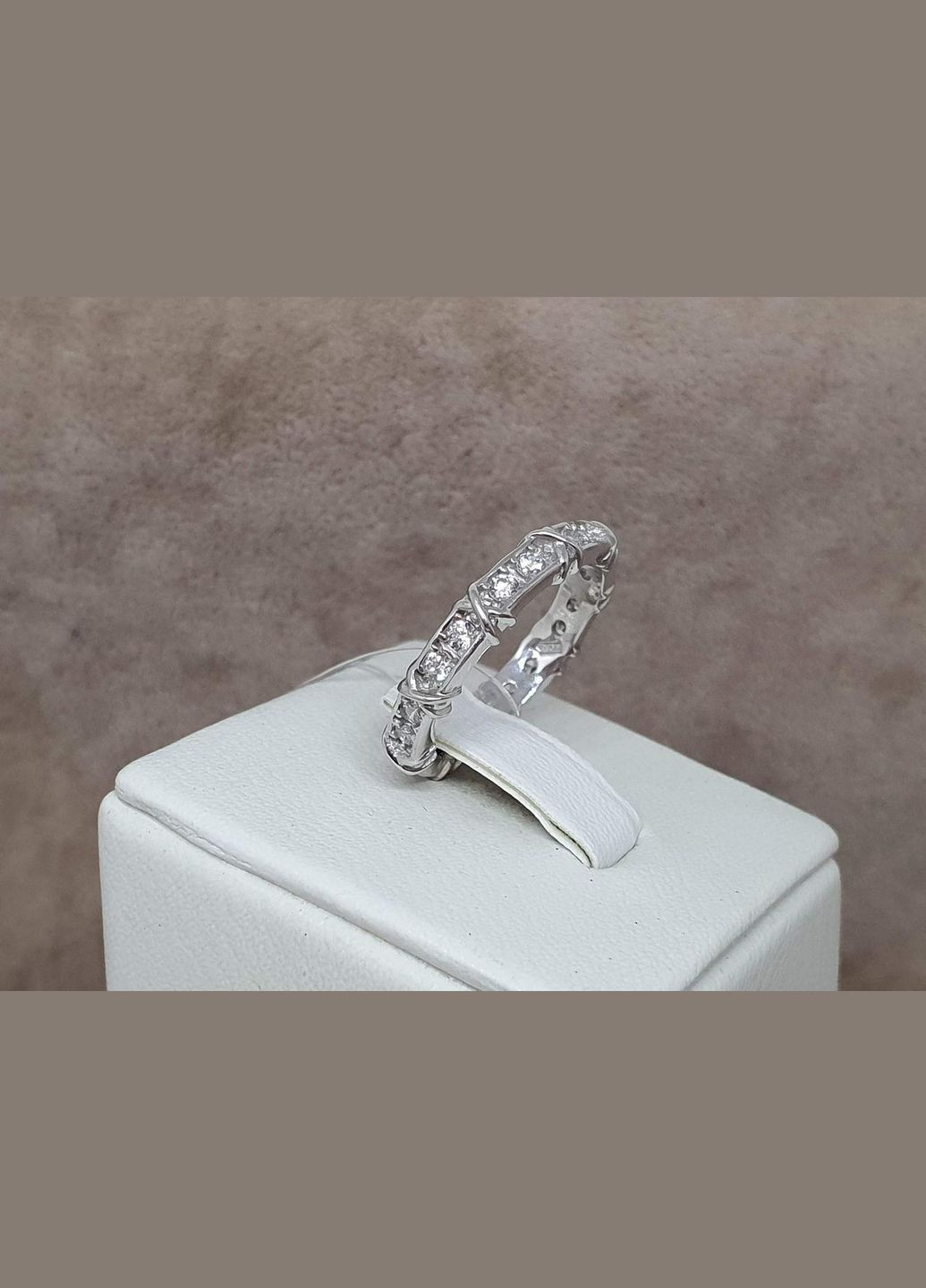 Срібне кільце з фіанітами. Артикул 901-01013 16 Qvaliz (322578678)