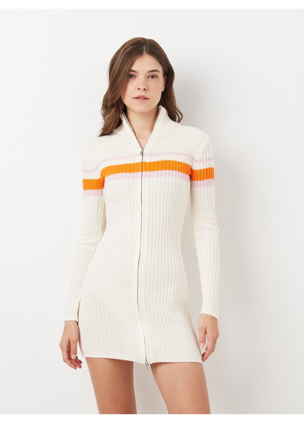 Белое кэжуал платье H&M однотонное