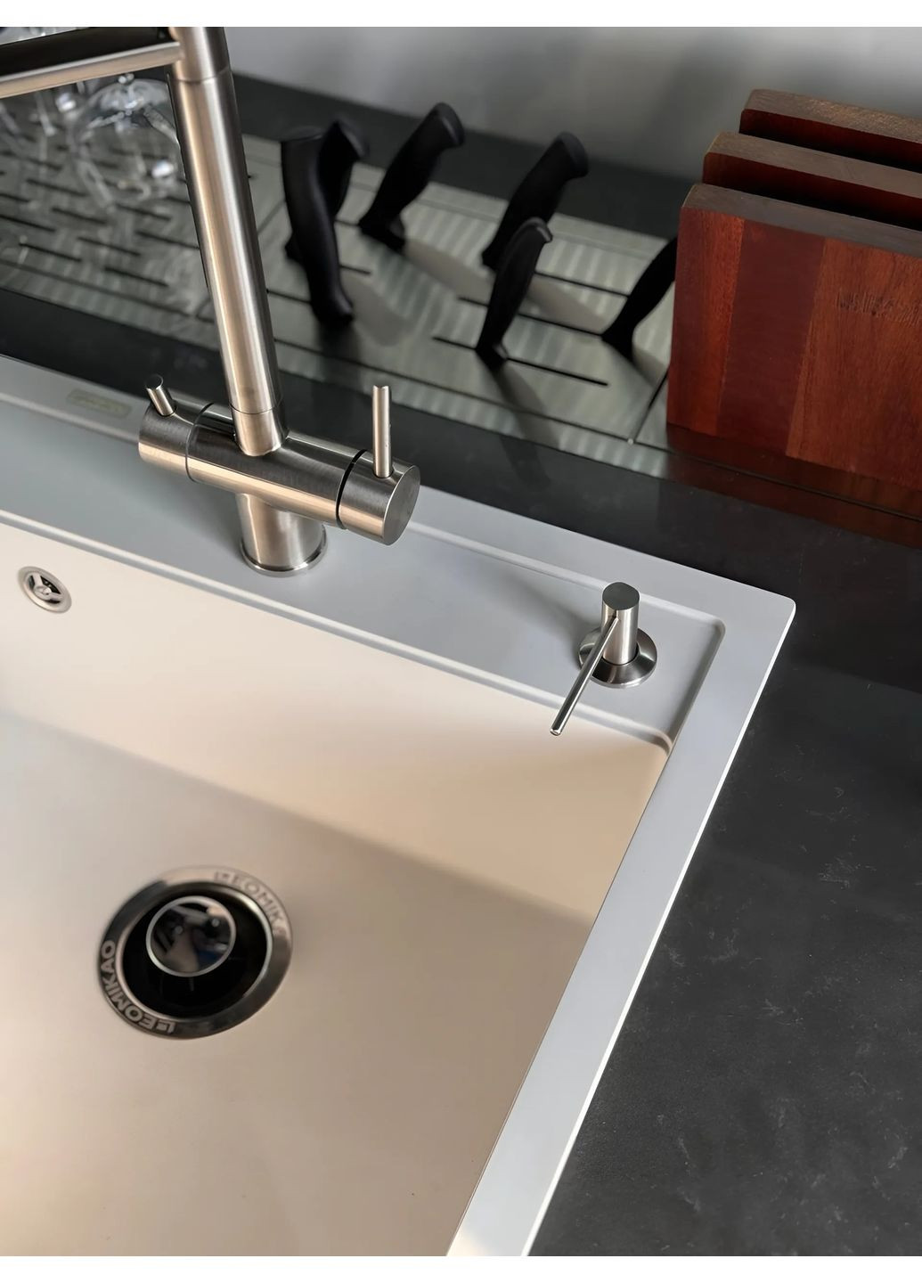 Дозатор миючого засобу SAKURA IN Leomikao (369925299)