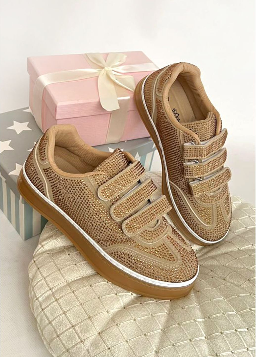 Бежеві кеди жіночі бежеві зі стразами на липучках. Fashion