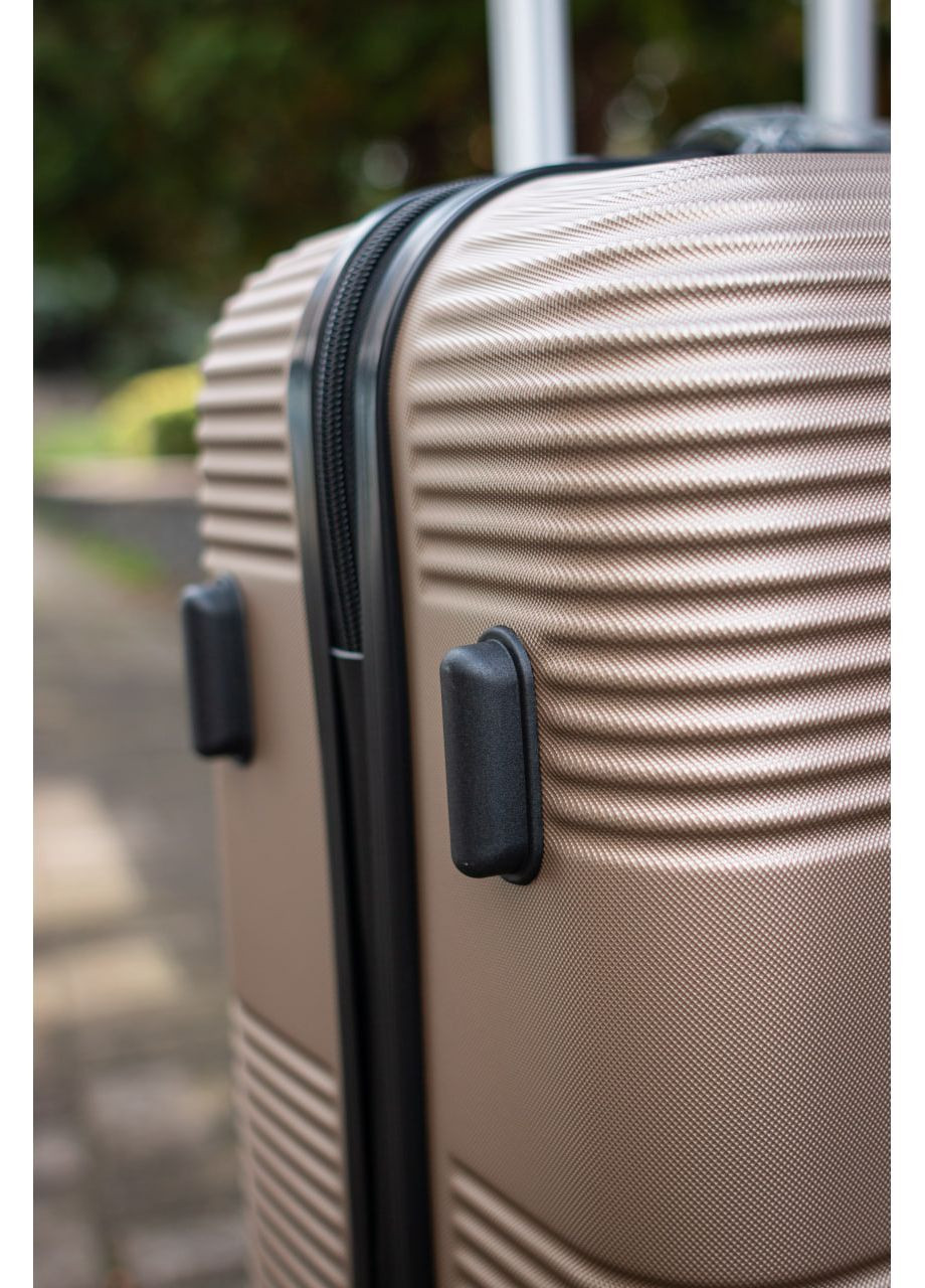 Чемодан пластиковый большой L размер, цвет черный Wings 5398 (365715898)