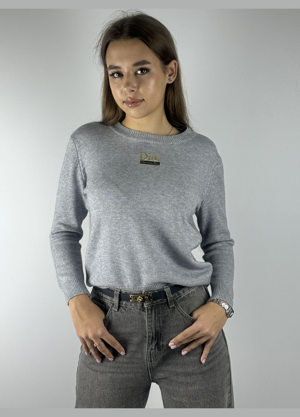 Серый свитер женский, серого цвета, с логотипом диор, тонкий,вязанный, очень мягкий Kor@Kor