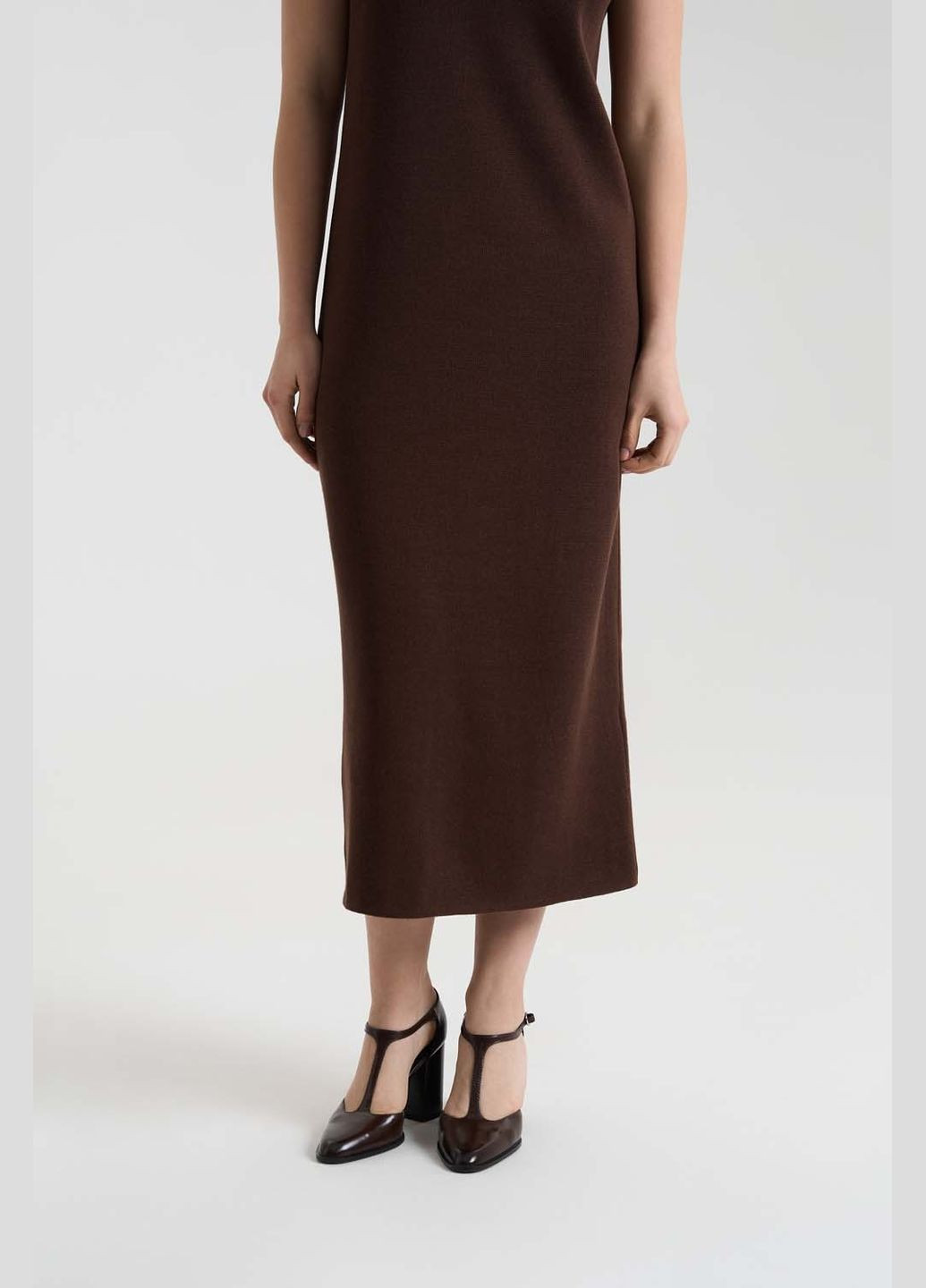 Коричнева подовжена сукня прямого крою Triko Bakh однотонна