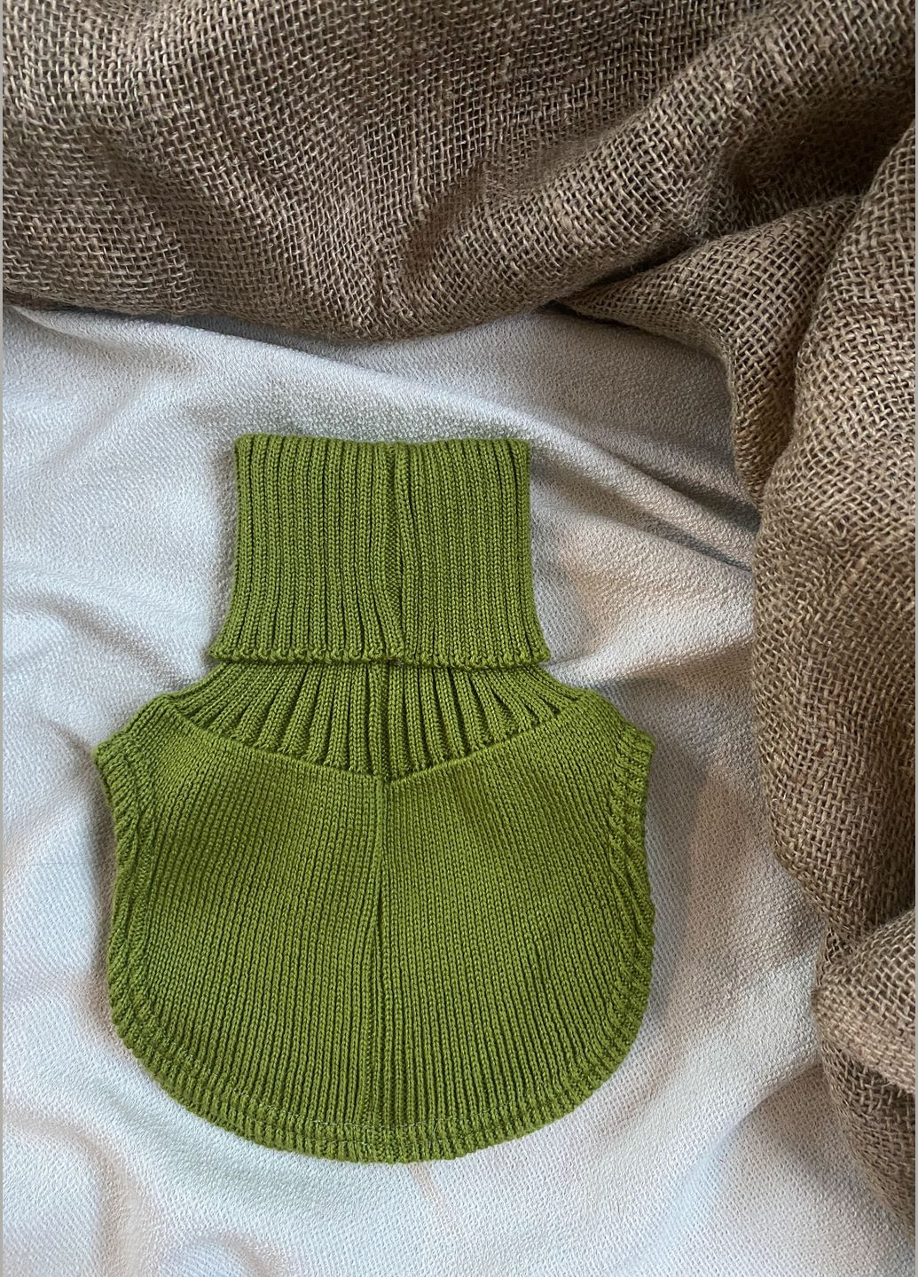 Стильная детская вязаная манишка Talvi Айріс (313401929)