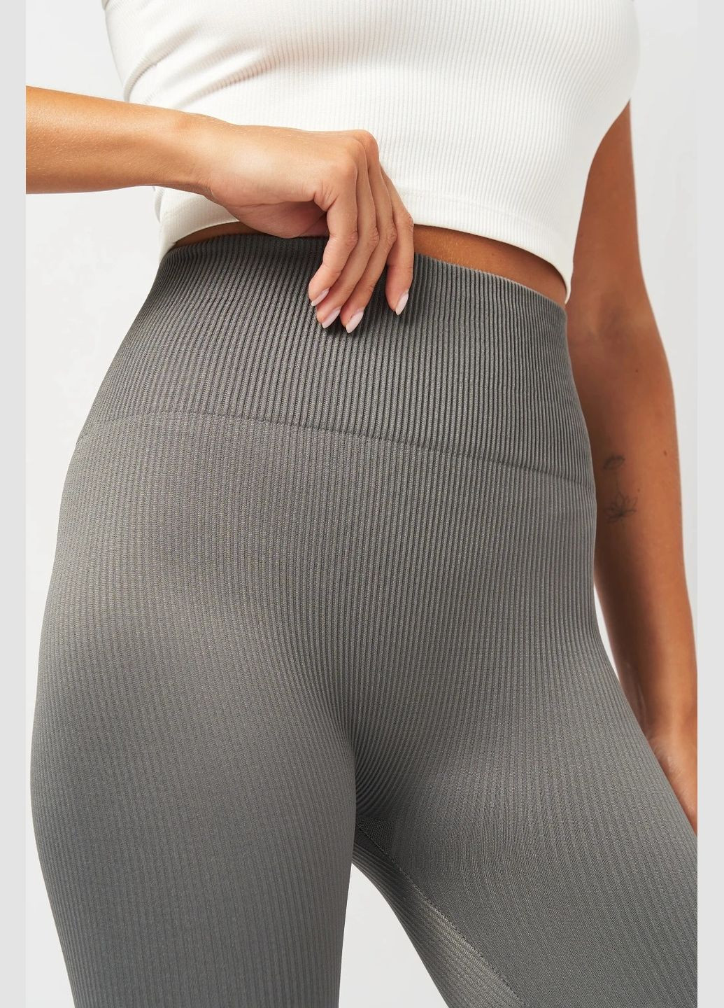 Серые демисезонные леггинсы в рубчик с пуш-ап Giulia