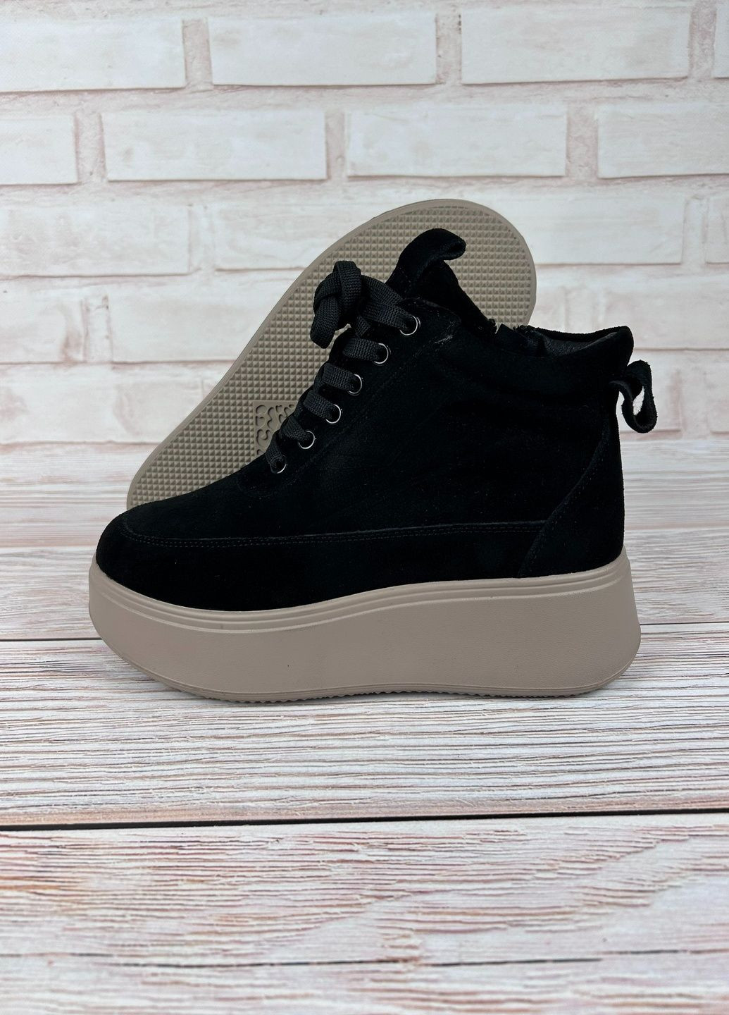 Зимние женские ботинки черные высокие зимние ботинки кожаные на высокой подошве для прогулок Hengji из натуральной замши