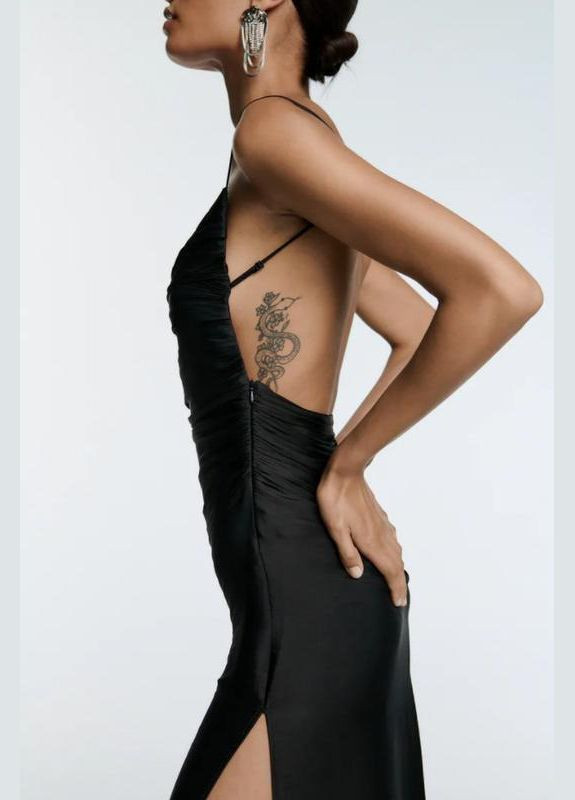 Чорна сукня міді зі складанням Zara