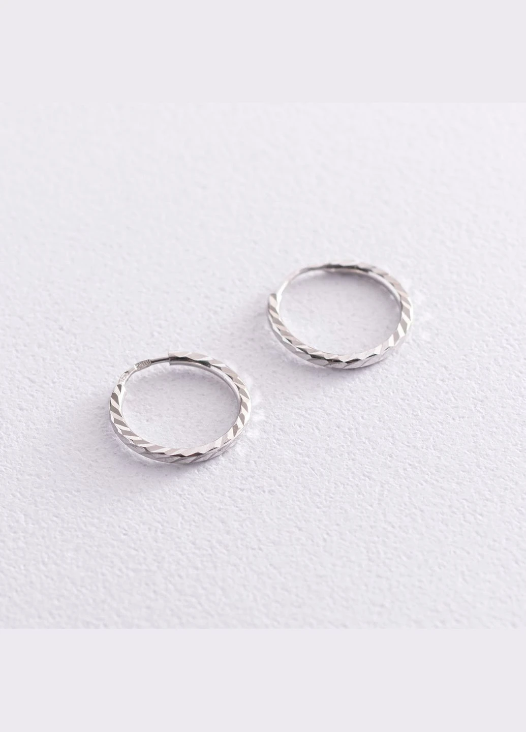 Сережки - кільця в білому золоті (1.5 см) с07312 Oniks (264024092)