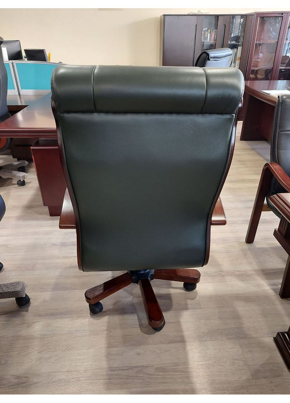 Кресло руководителя Мурано в зеленой коже Діал (360949107)