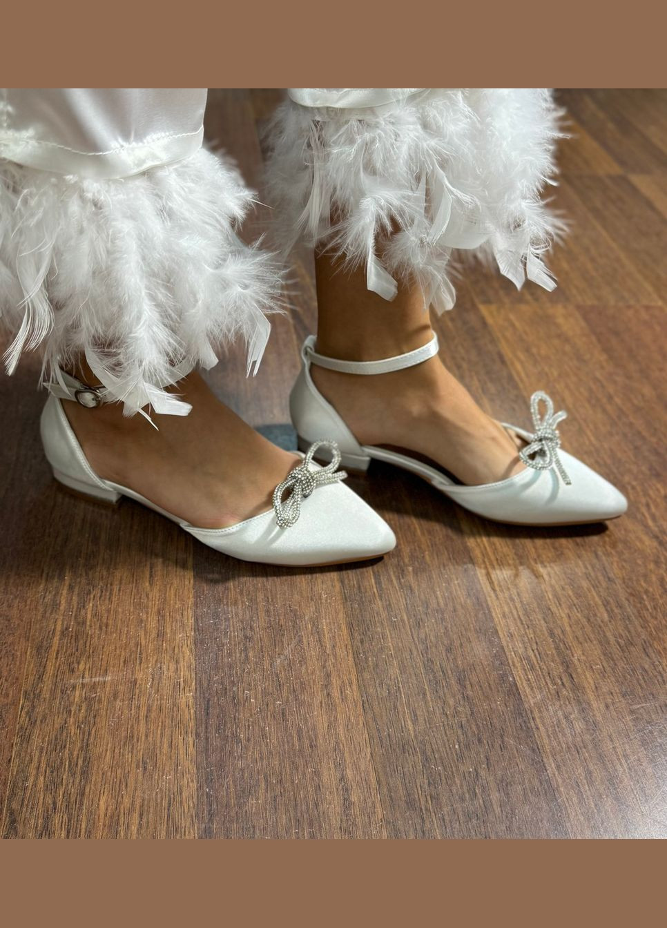 Жіночі весільні жіночі балетки для нареченої + брошка банти 2 образи в одному - білий колір | білі бант текстиль (322414717)