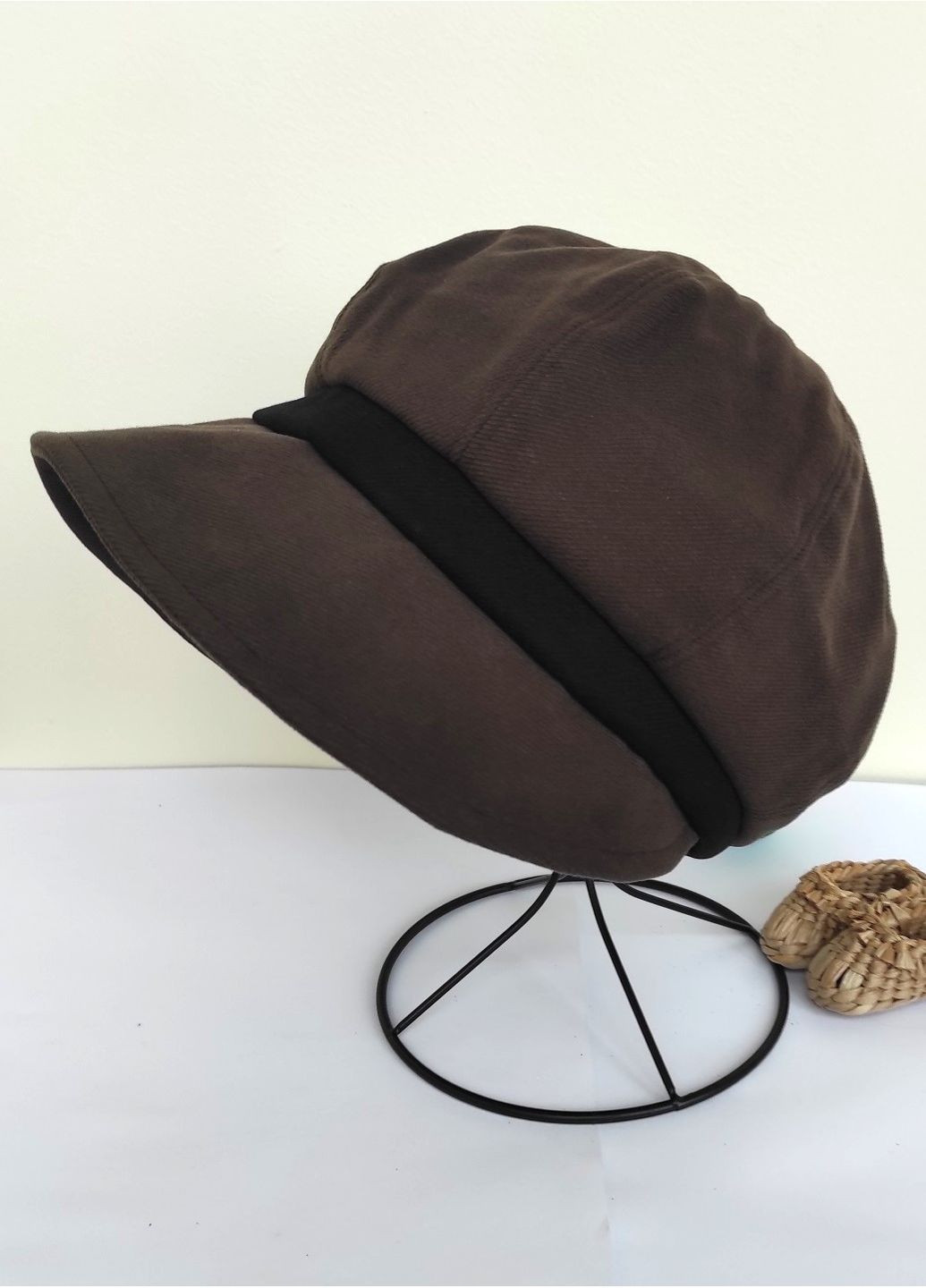 Жіноча Оверсайз Кепка Елегантний Класичний Осінній Капелюх з Широкими Полями та Декором No Brand жіноча кепка з широким козирком (364301683)