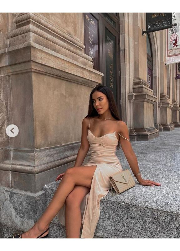 Бежева неймовірна сукня міді Zara