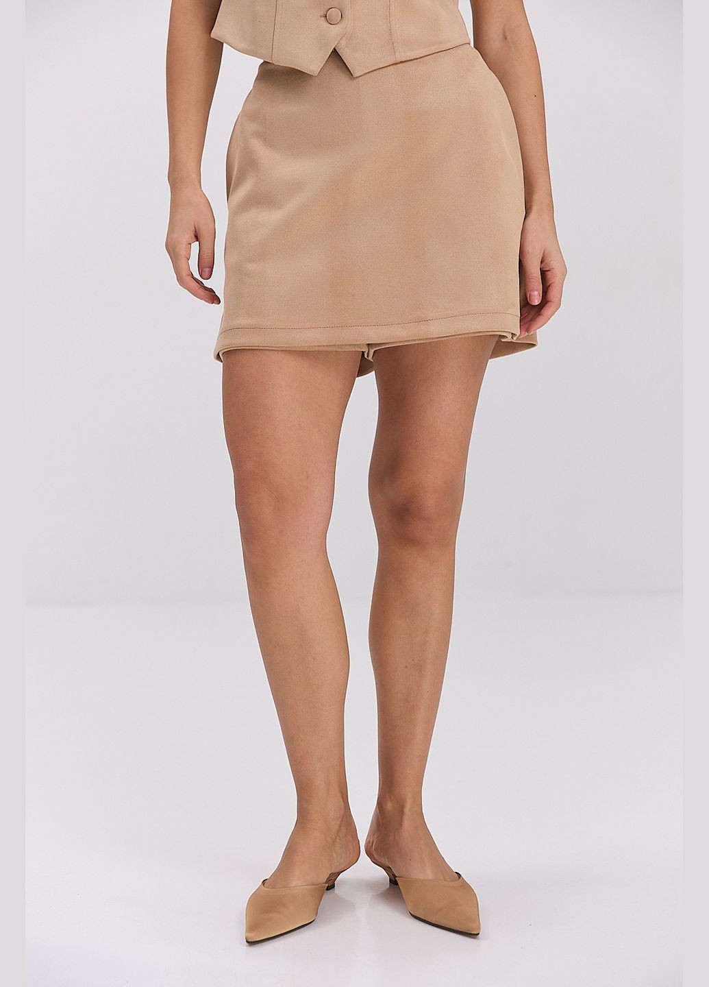 Жіночі шорти-спідниця з чорної замші Arjen (324392505)