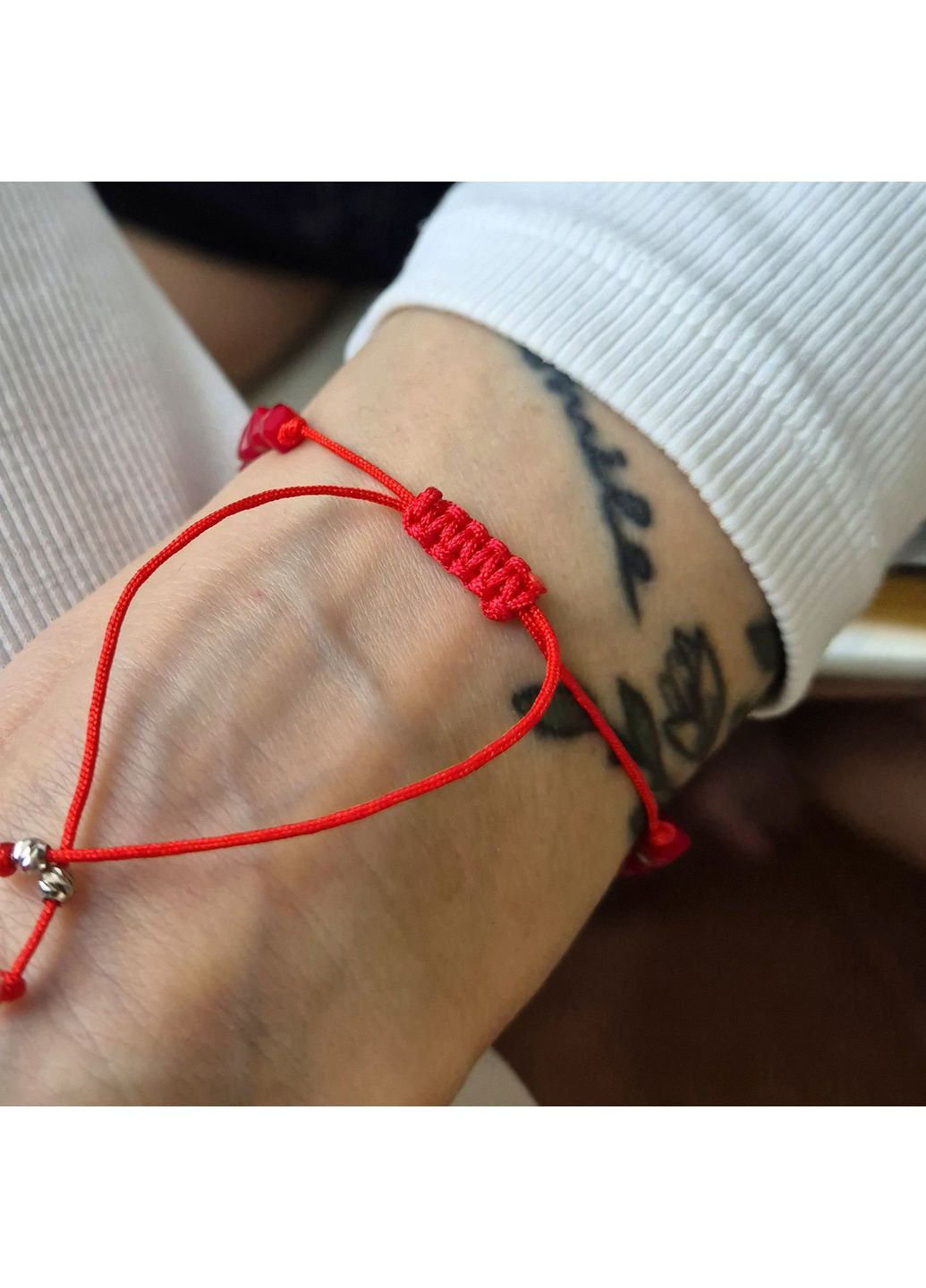 Браслет на руку шелковый с Шариками и Коралом серебро 925 пробы Родированное 6735 3.39г Nobrand (367268833)