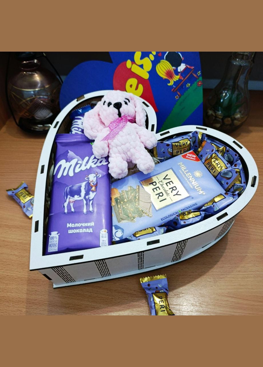 Подарунковий бокс серце з принтом «Love is...» (ar163) No Brand (317333433)