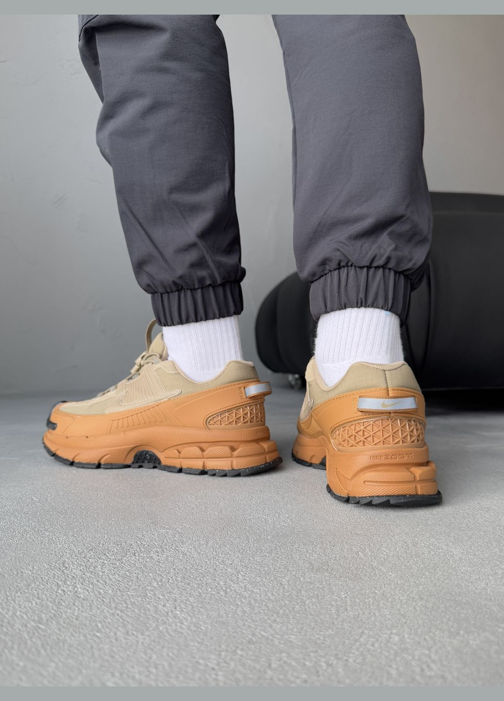 Оливковые (хаки) демисезонные кроссовки мужские и женские nike zoom vomero roam beige | найк зум вомеро роам хаки No Brand