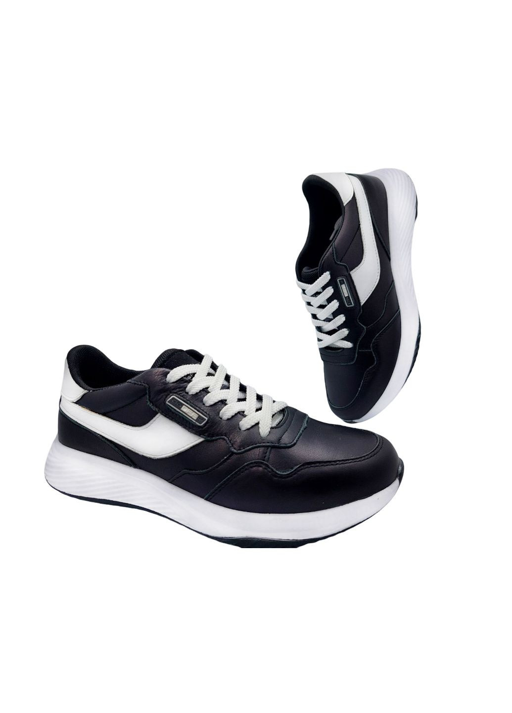 Черные всесезонные кроссовки Konors