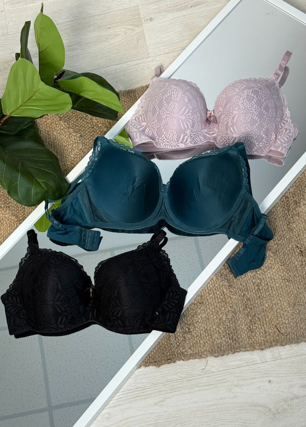 Пудровий ажурни бюстгальтер на кісточці колекції "делія" VIDCHUY