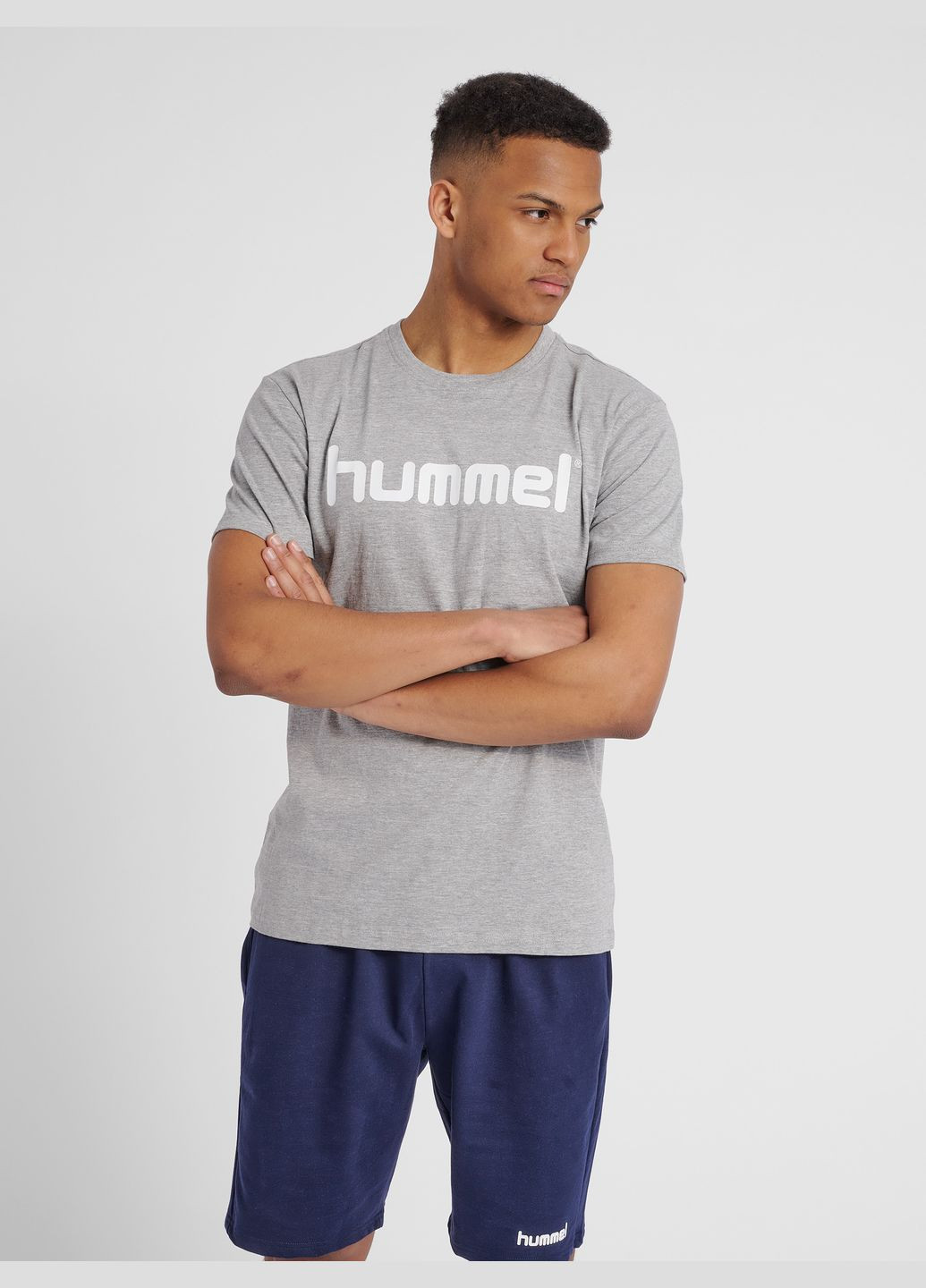 Серая спортивная футболка Hummel