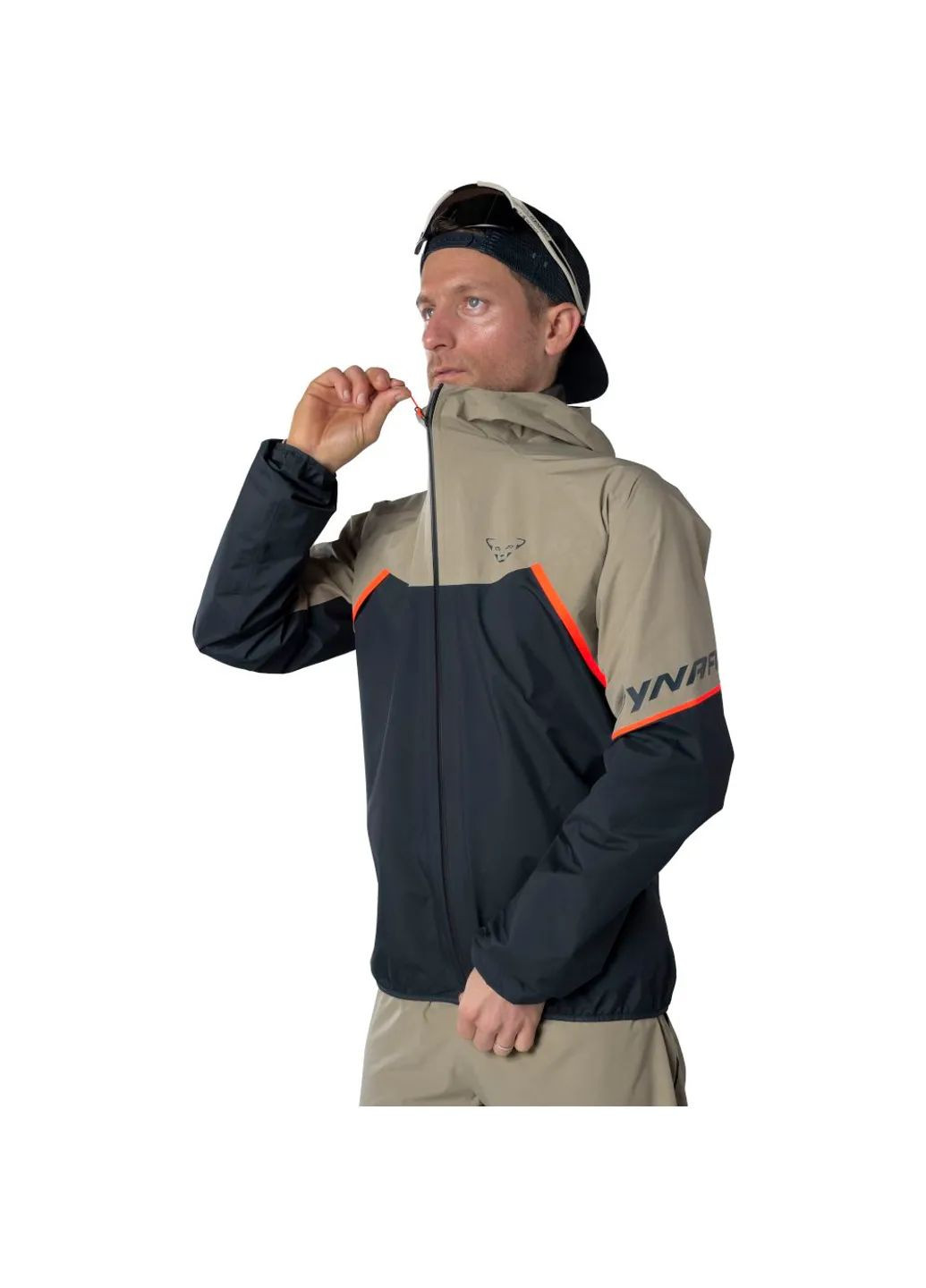 Бежевая демисезонная куртка alpine gtx mns Dynafit