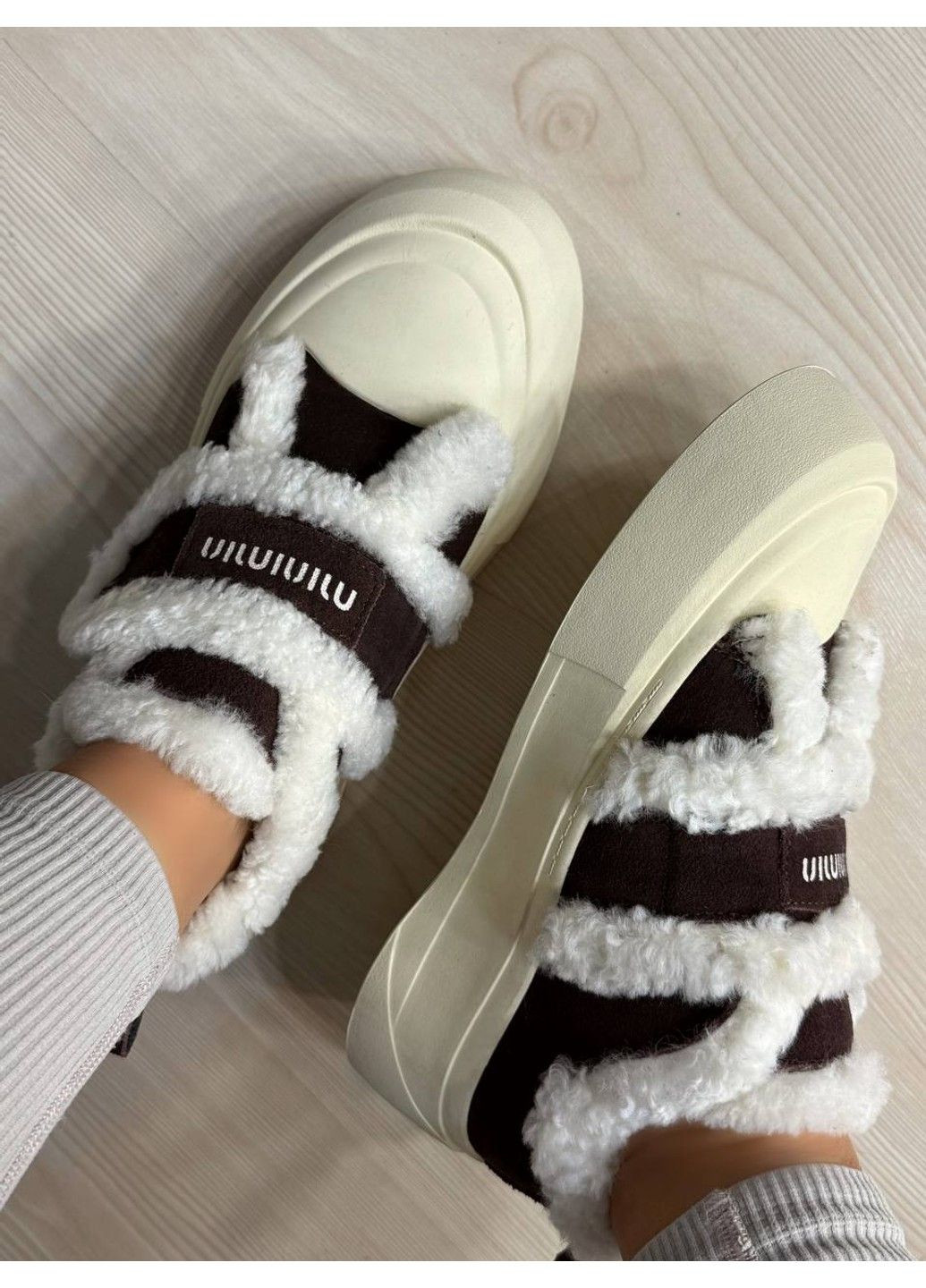 Коричневые кеды женские 15-6 с мехом и опушкой на липучке коричневые Hengji