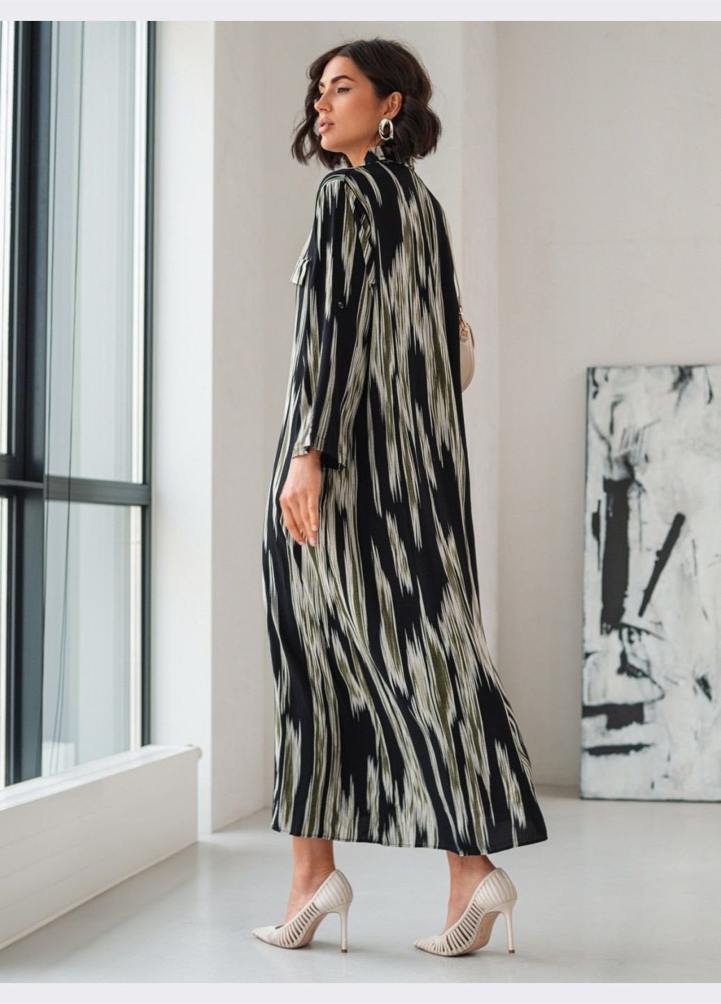 Чорна кежуал сукня-максі вільного крою з принтом чорна сукня-сорочка Dressa з абстрактним візерунком