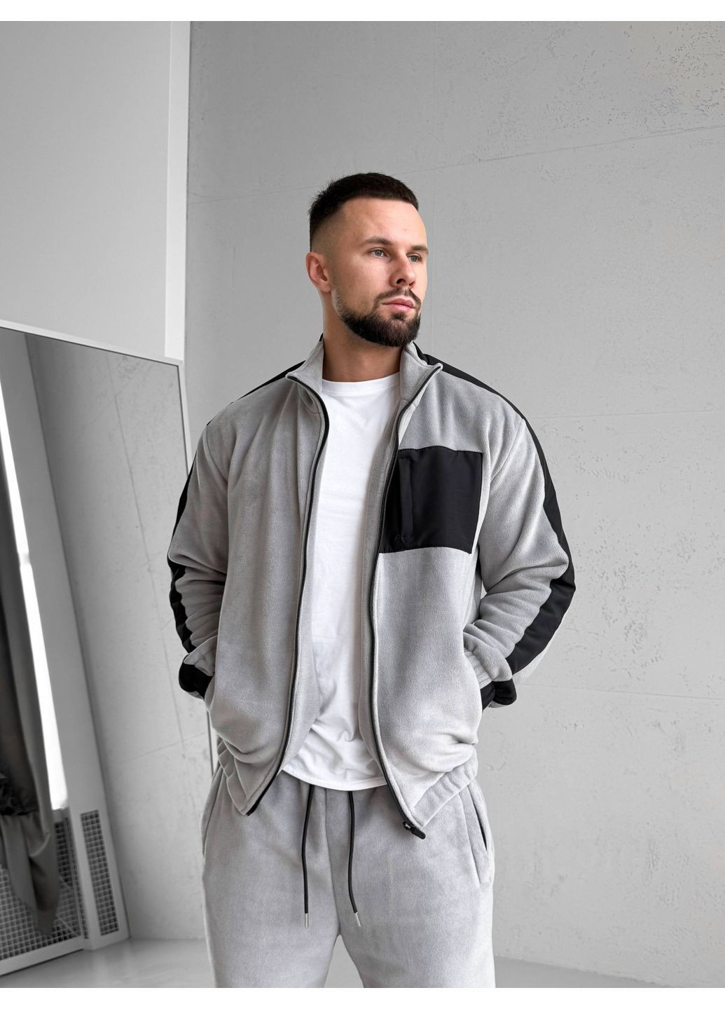 Светло-серый зимний зимний мужской костюм из флиса брючный Vakko