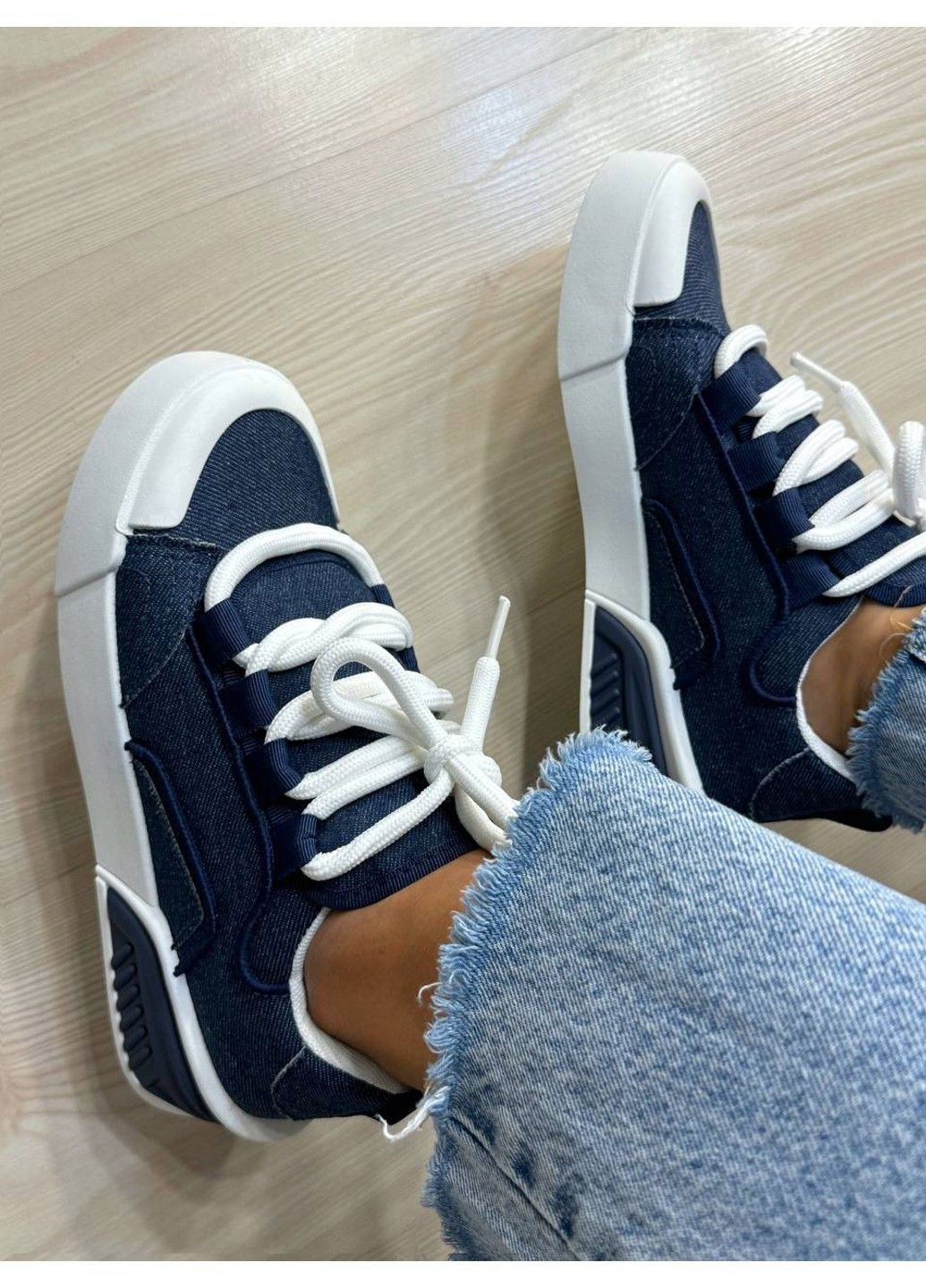 Синій кеди жіночі violeta 143-46 джинсові на шнурівці з білою підошвою сині No Brand