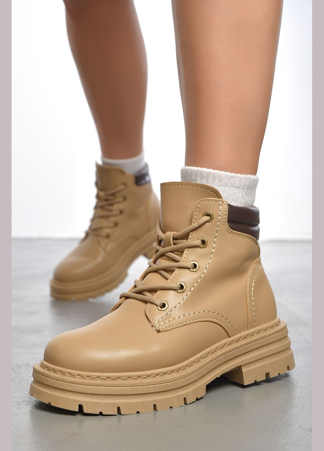 Черевики жіночі демісезонні бежевого кольору Let's Shop (302947798)