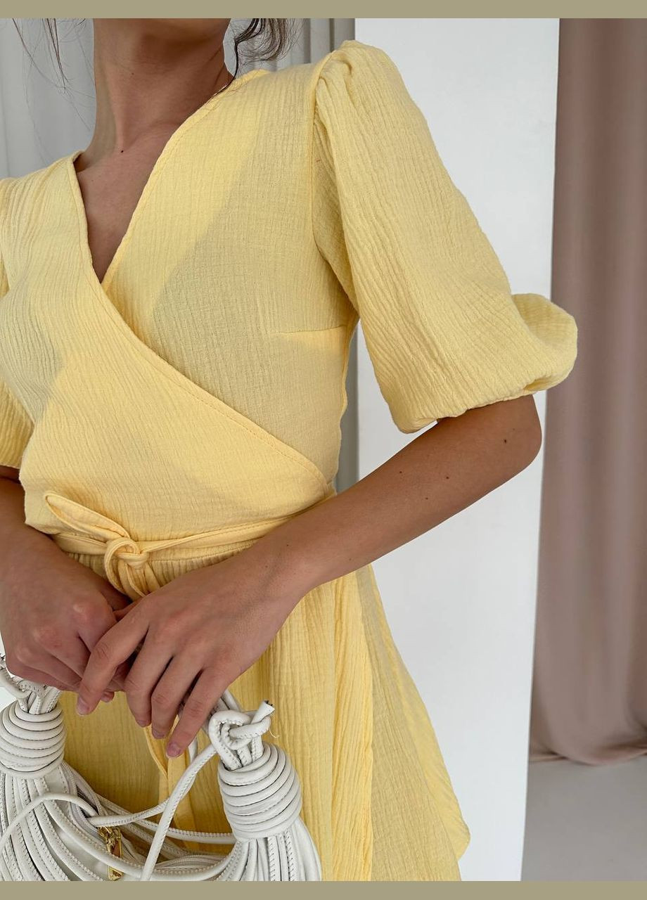 Жовтий кежуал легка муслінова сукня на запах на запах Adelante однотонна