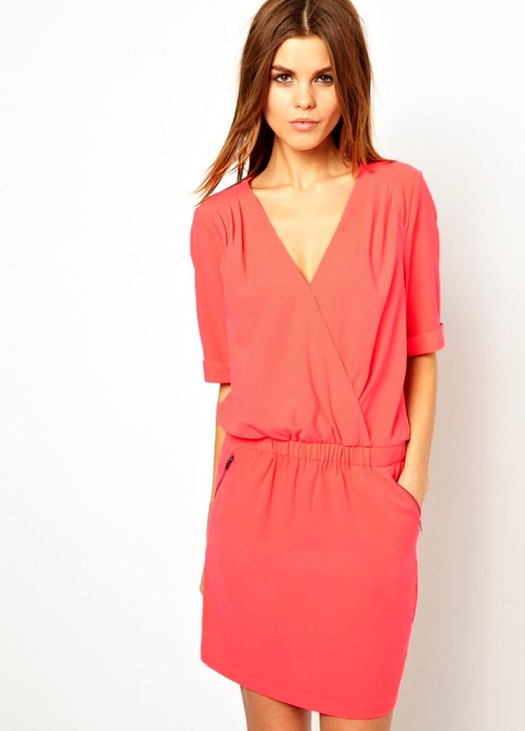 Коралова кежуал, коктейльна, вечірня коралова сукня з глибоким декольте Y.A.S однотонна