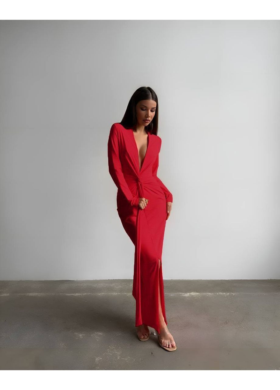 Красное вечернее вечернее платье-макси с глубоким декольте и разрезом MonCher