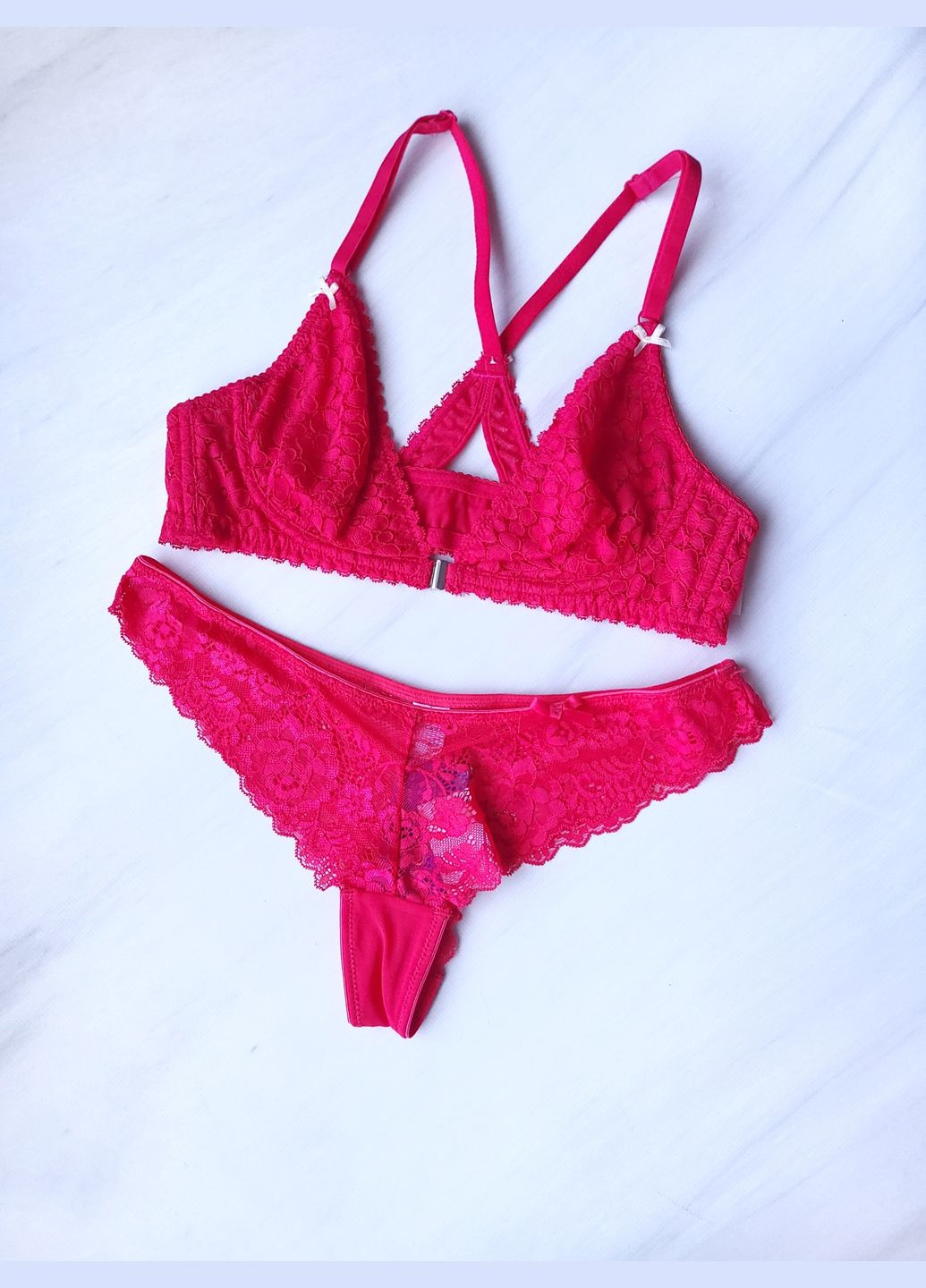 Малиновый комплект женского белья кружевной с застежкой спереди Lascana