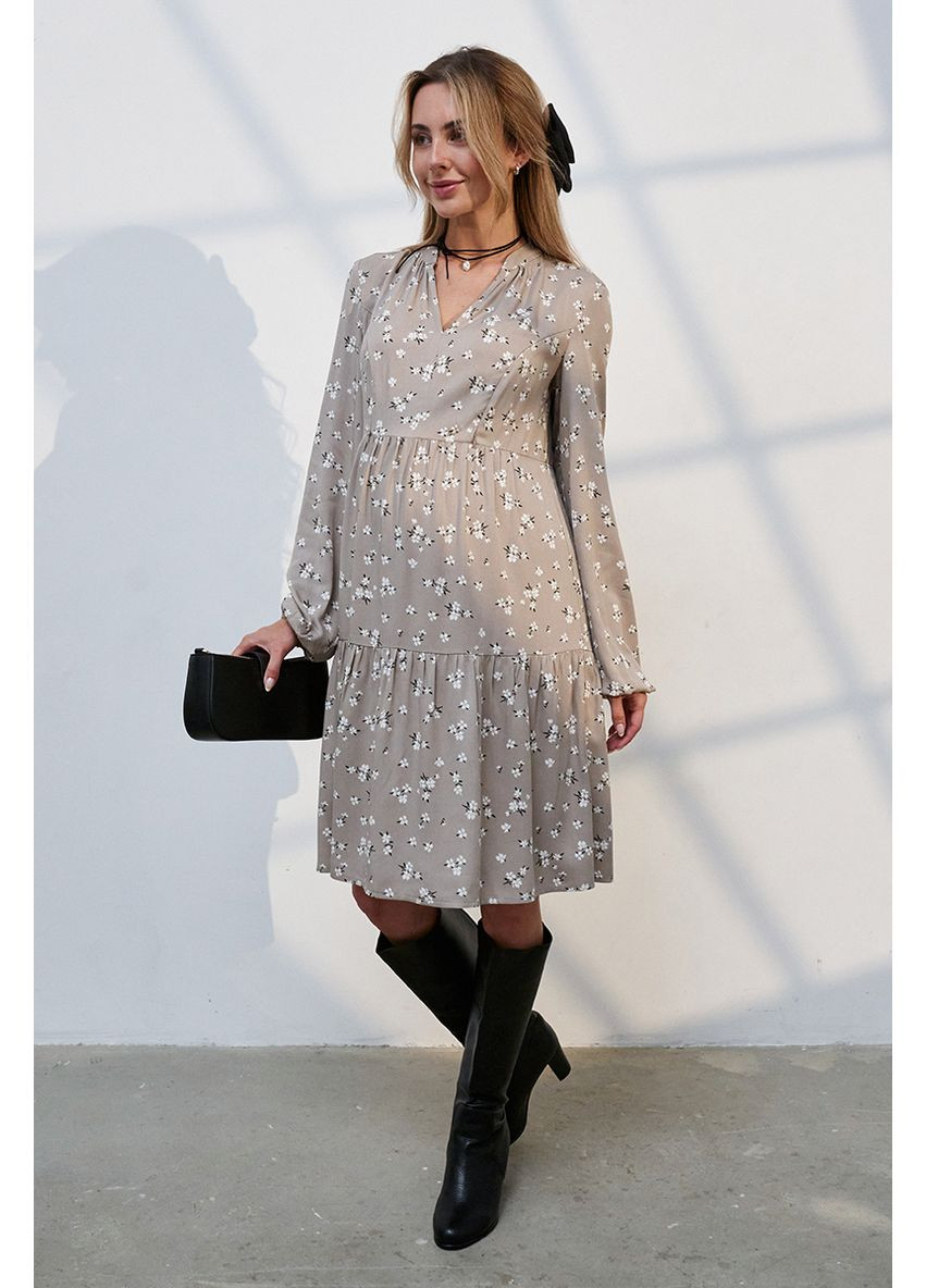 Сіро-бежева вишукана сукня для вагітних та годуючих з квітковим принтом бежева Юла мама з квітковим принтом