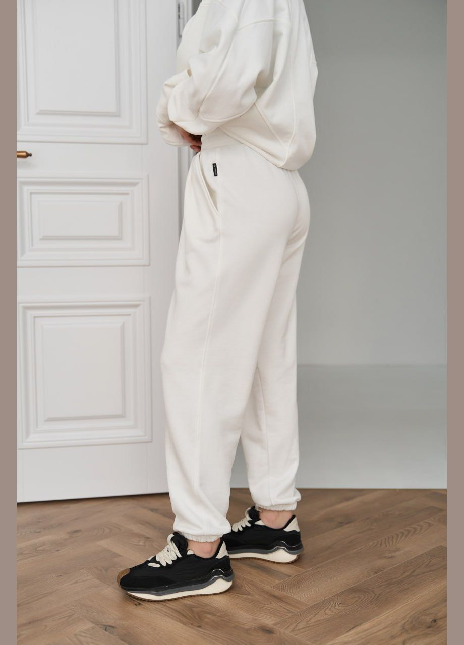 Женский костюм со стойкой цвет белый р.L 451254 New Trend (282930662)