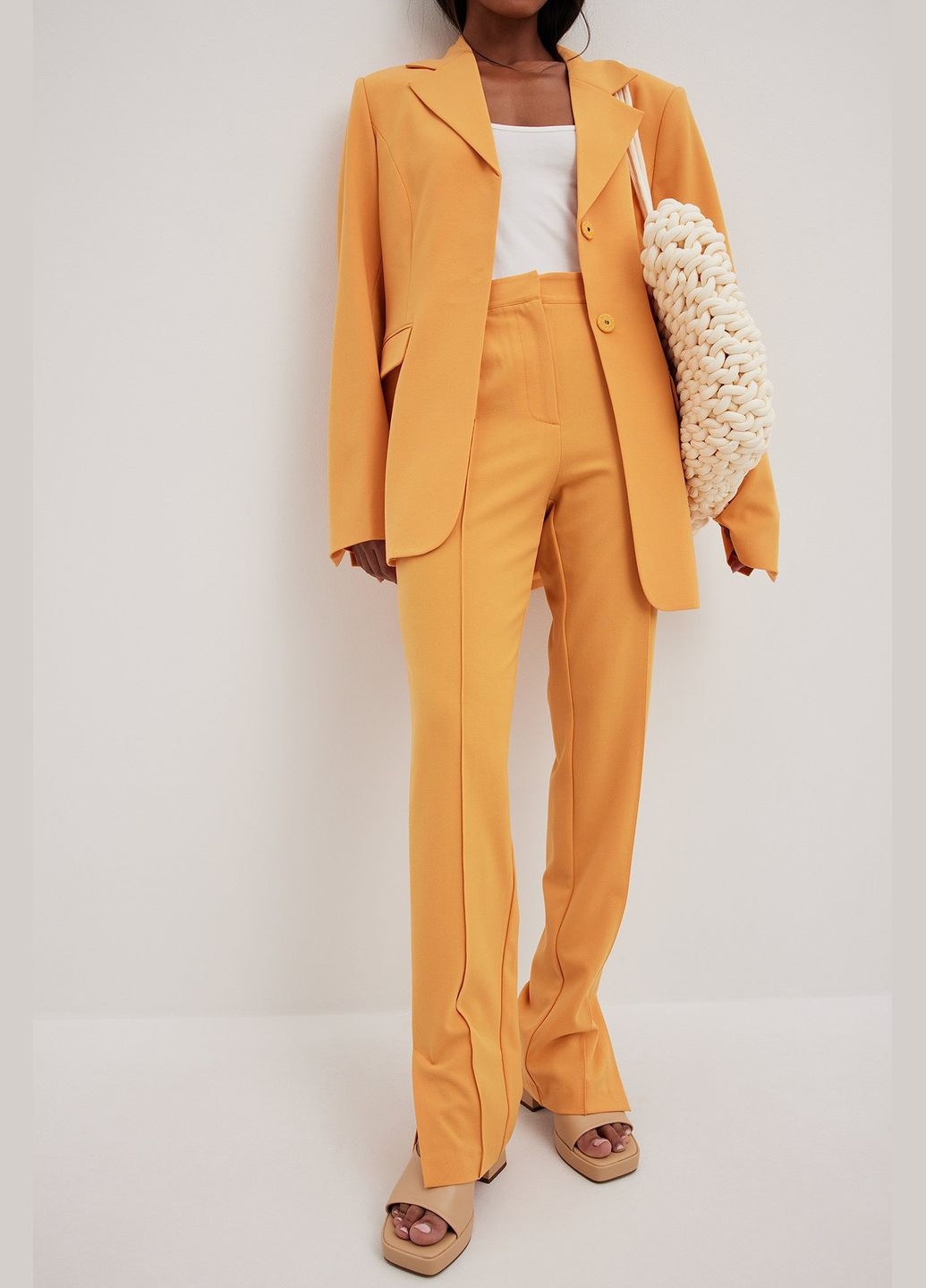 Оранжевые брюки NA-KD