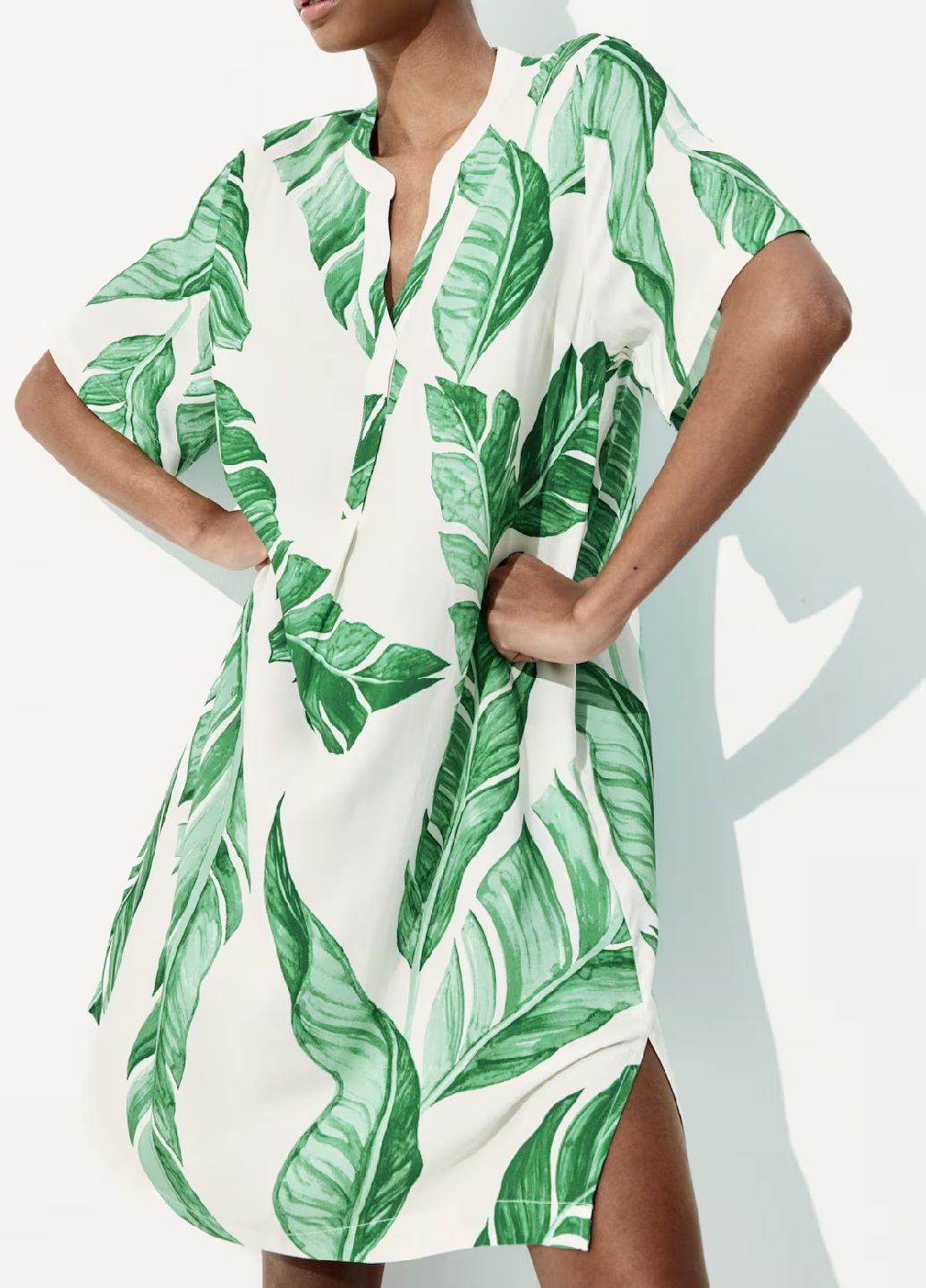 Белое кэжуал платье H&M с рисунком