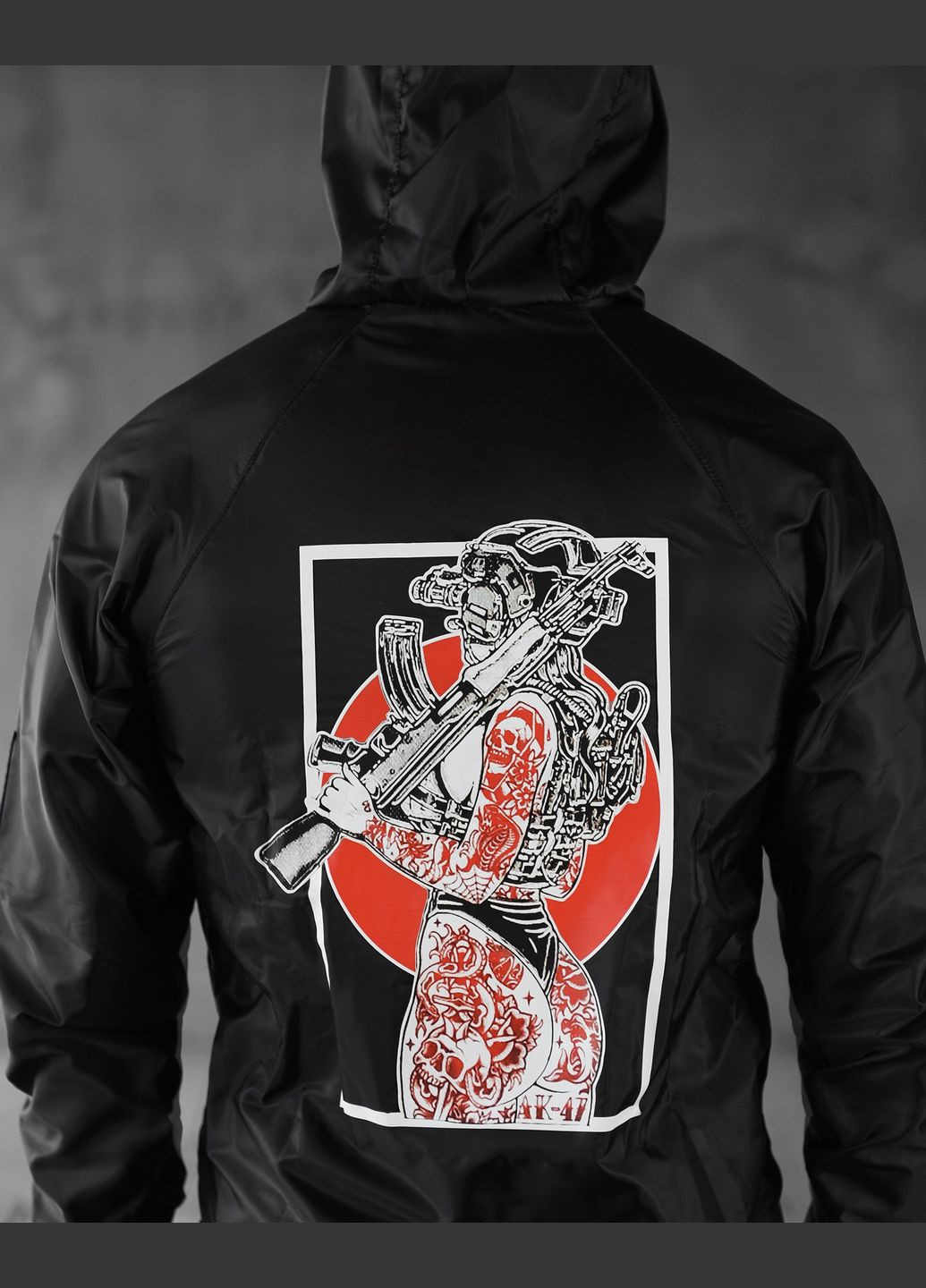 Тактична ветровка з принтом дівчини чорна No Brand (302392814)