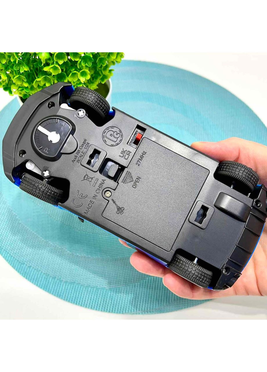 Машинка на радіокеруванні Ауді 1:24 з гумовими колесами та підсвічуванням Синя (2405) No Brand (365807440)