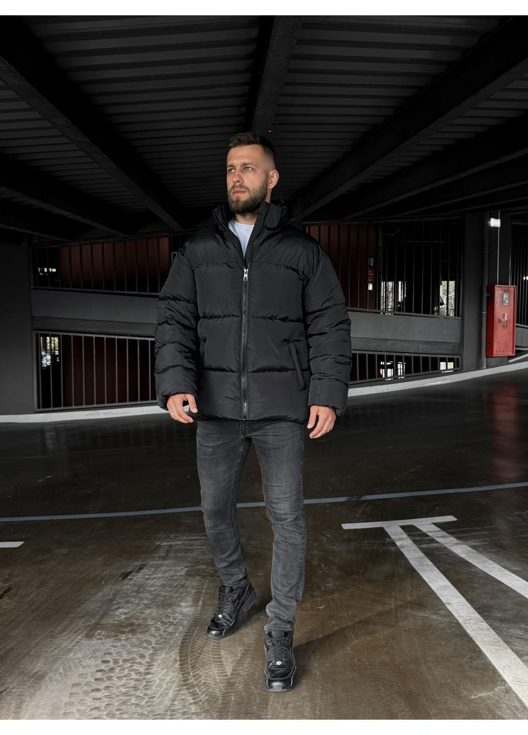 Черная зимняя зимняя куртка на пуху No Brand
