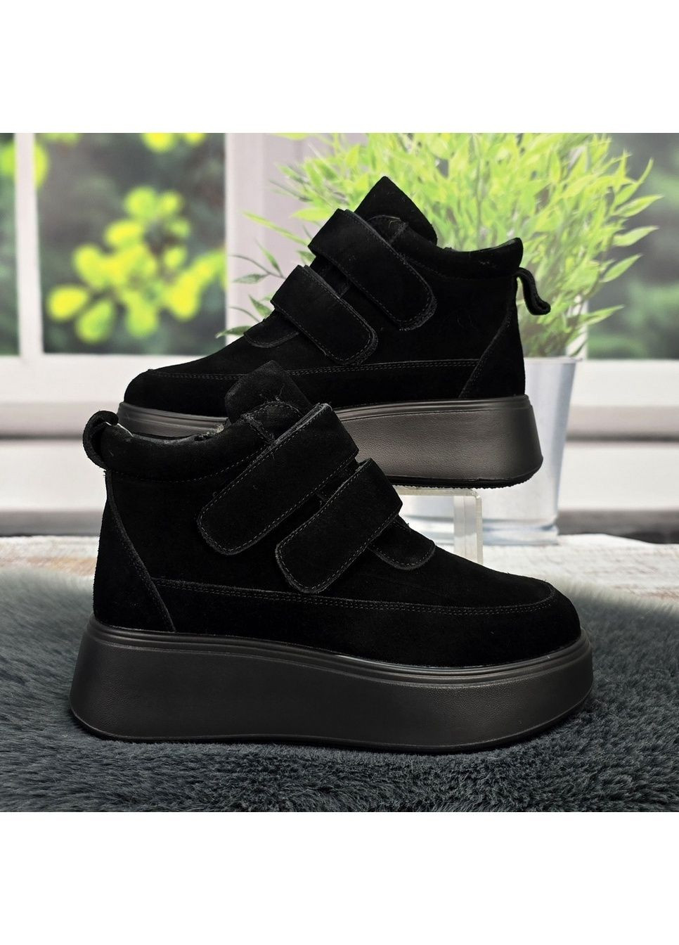 Зимние ботинки женские зимние черные замшевые на липучках Hengji из натуральной замши