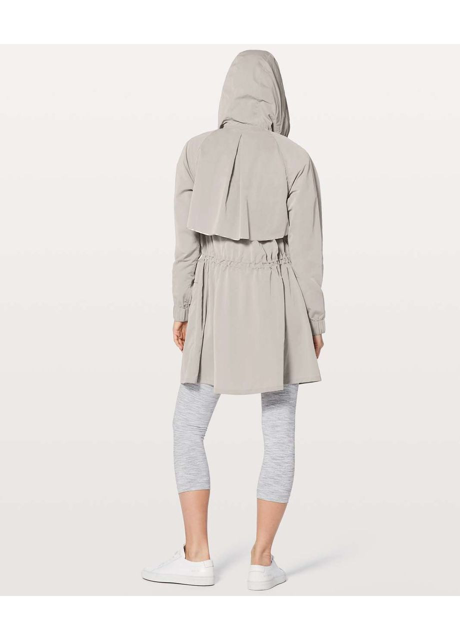 Светло-серая ветро- и водонепроницаемая куртка lululemon Lululemon Athletica