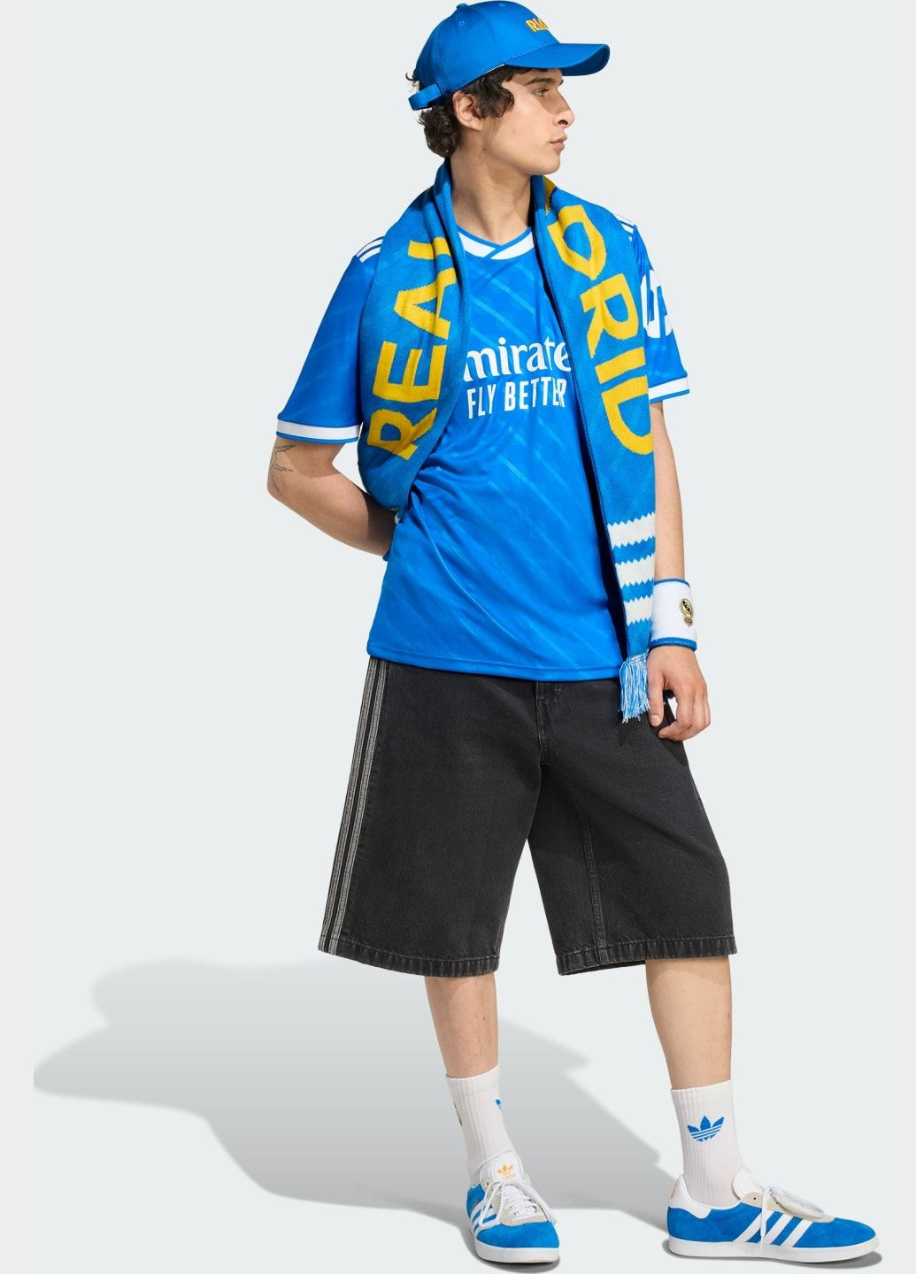 Синий демисезонный спортивный лонгслив adidas с логотипом