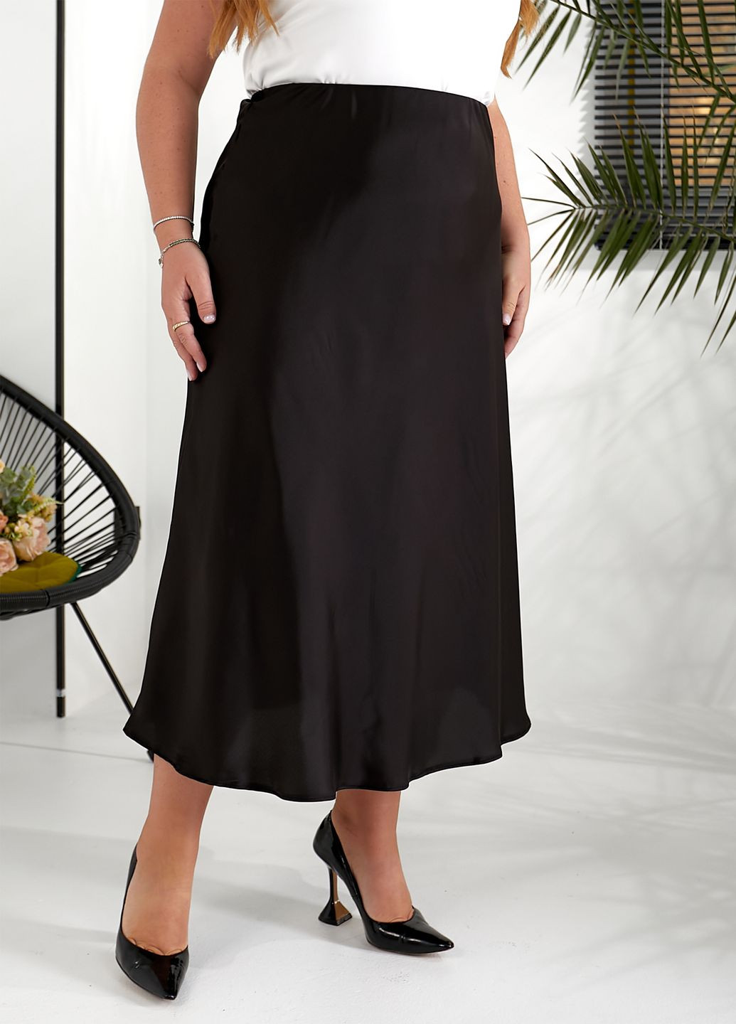 Черная офисная, праздничный, вечерний однотонная шелковая юбка No Brand клешированная, а-силуэта (трапеция)