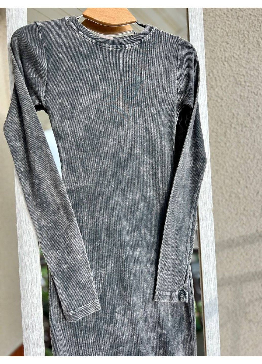 Чорна сукня жіноча 400235 варена тай дай довга рубчик з розрізом облягаюча чорна Little Secret